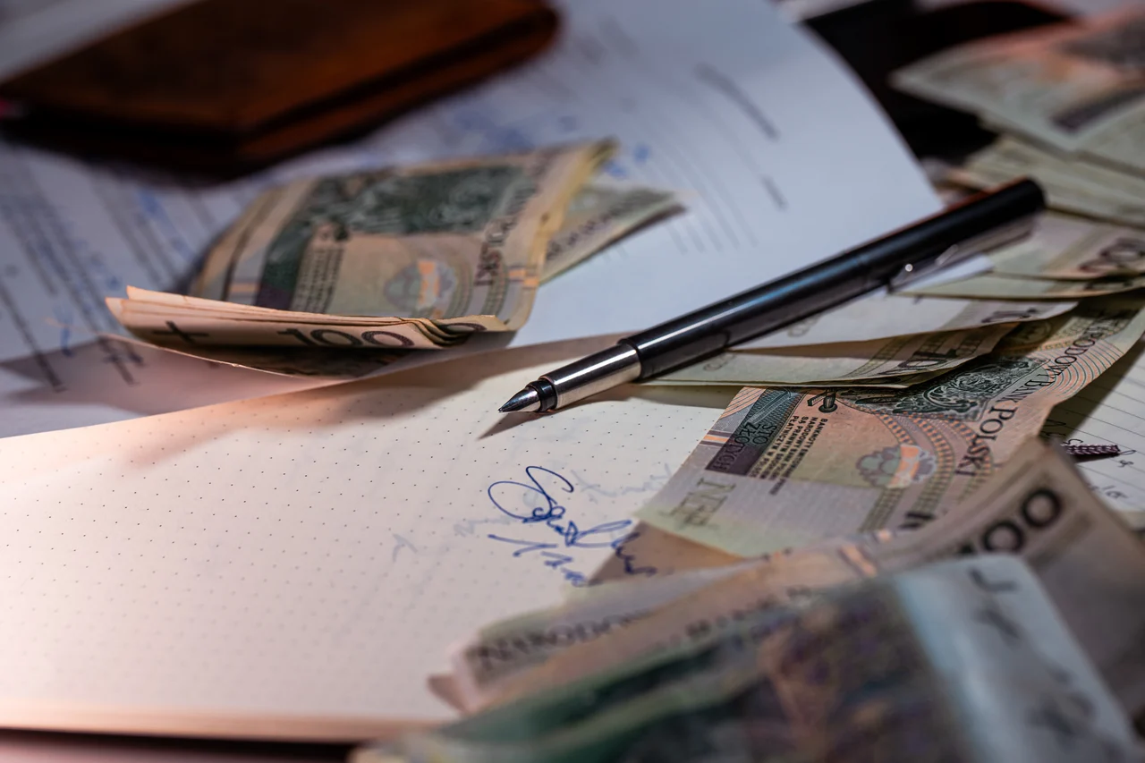 Analiza operatu, salda i rozliczenia ceny przy nieruchomości zajętej przez komornika